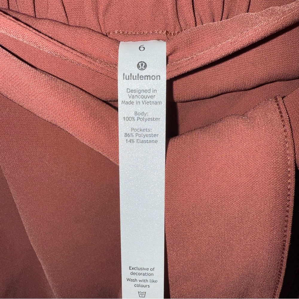 Lululemon Noir Short 5.5” Rustic Clay Size 6 - Picture 2 of 4